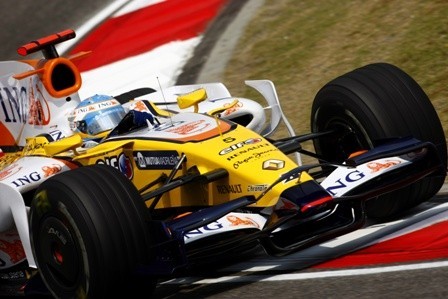 Fernando Alonso, pegadito a los Ferrari