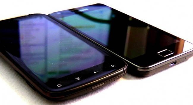 HTC Sensation vs Galaxy SII