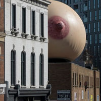 ¿Por qué hay una teta gigante en una azotea de un barrio londinense?