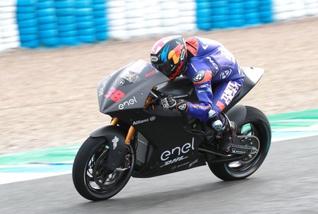 Bradley Smith se impone en la segunda aparición de las motos eléctricas de MotoGP en el test de Jerez