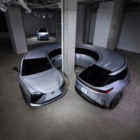 Lexus ha cogido dos SUV de más de 130.000 euros y los ha doblado hasta convertir uno en un círculo y otro en una espiral. ¿El objetivo? Darte una lección