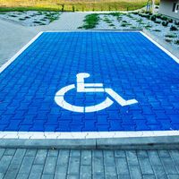 Multazo y pena de cárcel para un individuo que aparcaba donde quería usando una tarjeta de discapacitado falsa