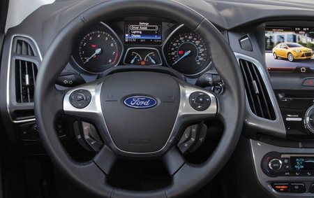 Sync-MyFord-Touch-volante-1