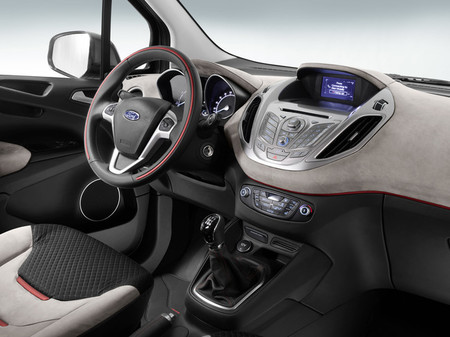 Ford Tourneo Courier 2013, vista interior