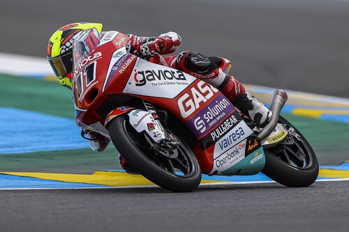 Sergio García se salva de la criba de la lluvia para darle a GasGas su primera victoria en el mundial de motos