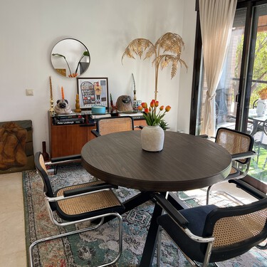 Esta cesta metálica dorada de Lefties es un acierto porque combina estilo y orden: cuesta solo 17,99 euros