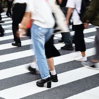 La DGT avisa: los peatones no están libres de multas. Y pueden ser de hasta 1.000 euros
