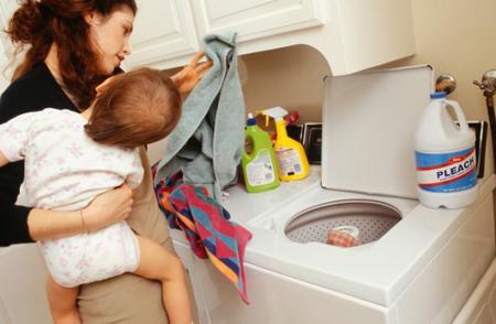 Atención a las cápsulas de detergente: los niños las confunden con golosinas y se intoxican