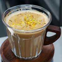 Un café 'de los de verdad' hecho directamente en el coche con la nueva cafetera Xiaomi. Y además un latte de flor de azahar 