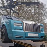 A los que pagan 17.000 euros por una noche de hotel no les importa que les multen por aparcar en la acera. Lo que no soportan es que toquen sus coches ultracaros 