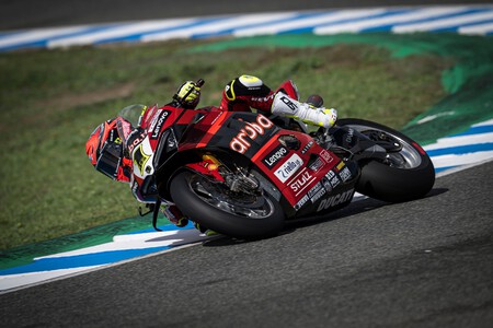 Álvaro Bautista suma su vigesimoquinta victoria del año para ser campeón del mundo a lo grande en Jerez