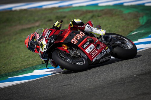 Álvaro Bautista suma su vigesimoquinta victoria del año para ser campeón del mundo a lo grande en Jerez