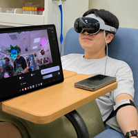 Donar sangre no cambia, pero sí la forma de vivirlo: Samsung coloca las Galaxy XR en un momentos incómodo para mucha gente 