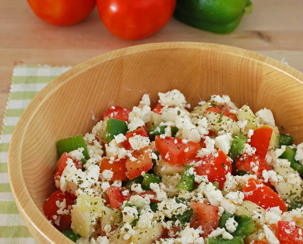 La ensalada fresca e hidratante que puedes preparar en 10 minutos para una cena ligera 