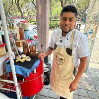 Hace más de 15 años empezó vendiendo cafés con un carrito y mucha ilusión, ahora hasta lo patrocinan Nestlé y Carnation 