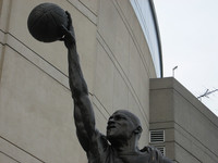Michael Jordan tuvo ingresos récord en 2013, ¿es normal? 