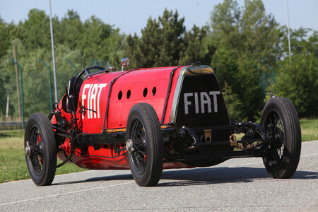 Este es el Fiat Mefistofele, un diablo nacido en 1924 con 350 CV y que atesora dos récord mundiales de velocidad