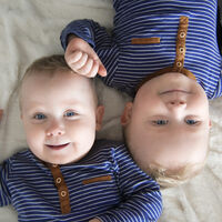 Cosas curiosas que hacen algunos padres para distinguir a sus gemelos y trillizos