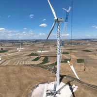 Burgos ha tenido una idea pionera para reciclar los molinos de viento viejos: usarlos para asfaltar carreteras 