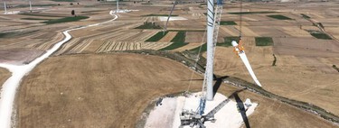Burgos ha tenido una idea pionera para reciclar los molinos de viento viejos: usarlos para asfaltar carreteras 