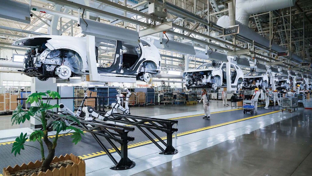 Durante más de 100 años la industria del automóvil ha estado dominada por...