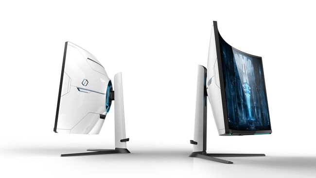 Odyssey Neo G8 Left