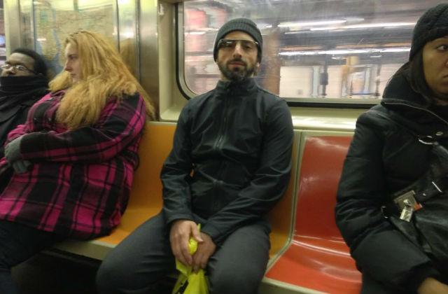 Sergey Brin en el metro de NYC