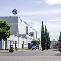 Volkswagen de México es denunciada en Puebla: señalan que exigía horas extra sin pago completo 