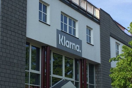 Un despido masivo desastroso: Klarna echa a 700 empleados con un vídeo pregrabado y difunden sus datos personales