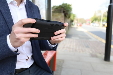 SwitchCharge quiere ser la carcasa para Nintendo Switch que añade 12 horas de juego en modo portátil