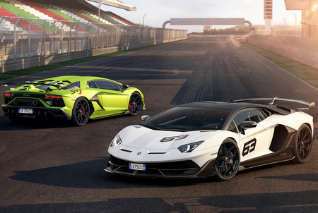 Y este es el bestial Lamborghini Aventador SVJ de 770 CV, con una aerodinámica tan compleja como la de un caza