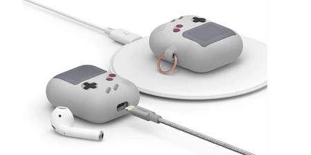 Qi ワイヤレス充電ベースにライトグレーの AirPods 用 elago AW5 ケース