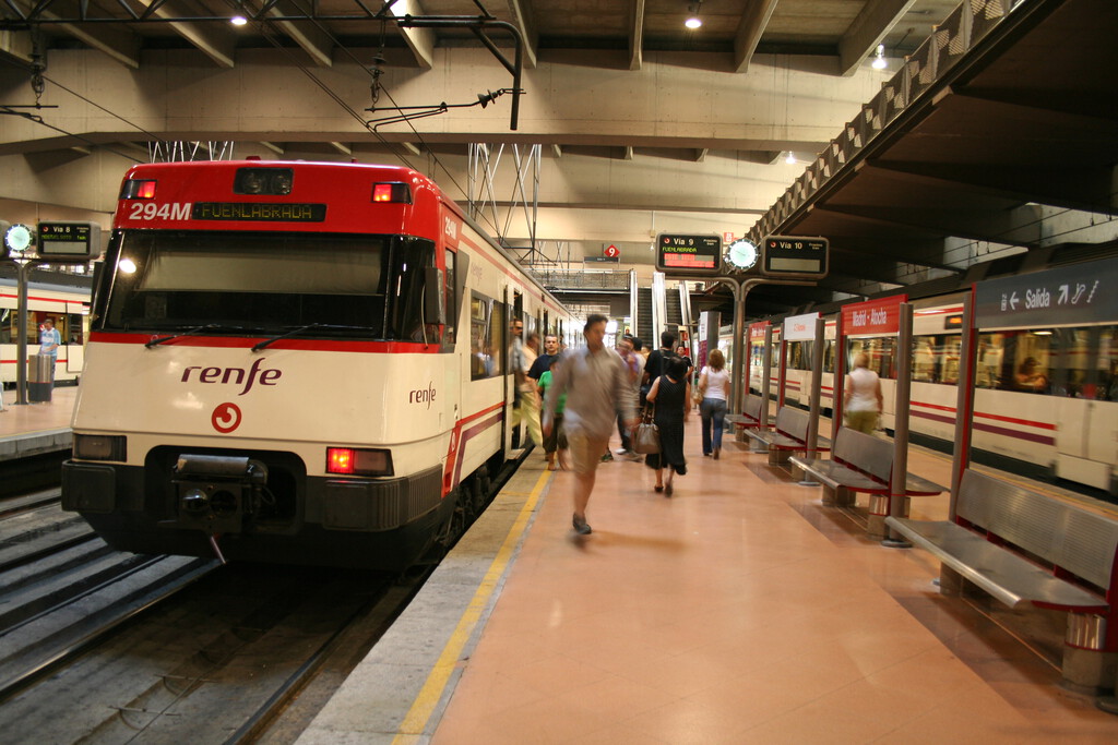 En plena ola de problemas y retrasos, a Renfe le va mejor que nunca: está batiendo récords de pasajeros pese a Ouigo e Iryo 