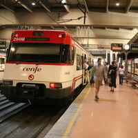 En plena ola de problemas y retrasos, a Renfe le va mejor que nunca: está batiendo récords de pasajeros pese a Ouigo e Iryo 