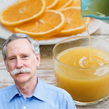 Walter Willett (81 años), experto de Harvard: “Por las mañanas tomo zumo de naranja. Tiene mucho azúcar, pero hay estudios que demuestran que ayuda a reducir el deterioro cognitivo” 