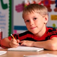 18.000 niños viven en orfanatos españoles según "Familias de Colores", situación que critican, denuncian y no comprenden 