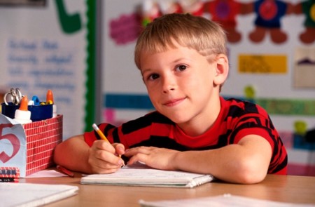 18.000 niños viven en orfanatos españoles según "Familias de Colores", situación que critican, denuncian y no comprenden