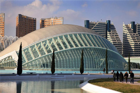 Hasta el 16 de junio entrar a l'Hemisfèric de la Ciudad de las Artes y las Ciencias sólo te costará 5 euros: están de aniversario