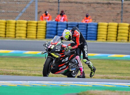 Dos averías dejaron tiradas a las Aprilia en Le Mans y preocupado a Aleix Espargaró: "Las motos de fábrica no se paran"