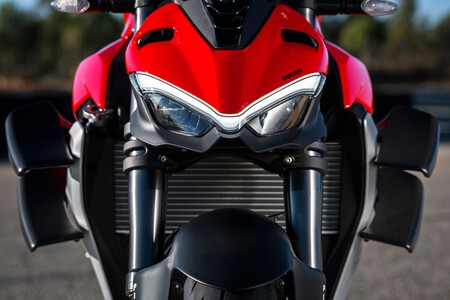 Ducati Streetfighter V2 2021 004