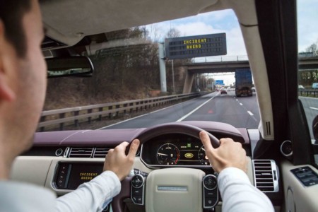 Jaguar-Land Rover quiere que los vehículos autónomos reaccionen como humanos, no como coches
