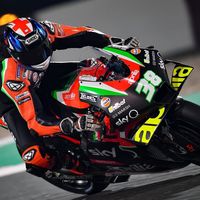 Aprilia trabaja para introducir en su moto de MotoGP el 'Mass Damper' que llevaba Fernando Alonso en su Renault de Fórmula 1
