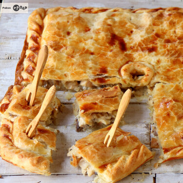 Empanada casera de pollo y setas, la receta más sencilla y socorrida cuando somos muchos a comer