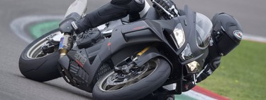 La Aprilia RSV4 Factory es un híbrido de calle entre MotoGP y SBK con 217 CV, 122 Nm y alerones