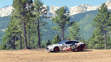 Faraday Future "arrebata a Tesla" el récord al eléctrico de producción más rápido en Pikes Peak