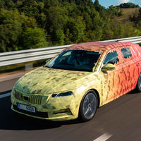 El nuevo Škoda Octavia vendrá con variantes mild-hybrid e híbridas enchufables, y será más tecnológico