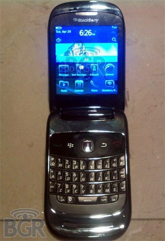 BlackBerry 9670 y OS 6.0 se dejan ver en imágenes