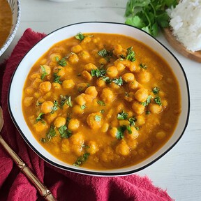 Chana masala, el guiso indio de garbanzos que conquista por su mezcla de especias 