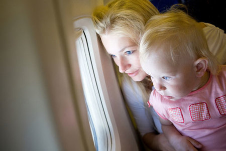 Viajar con bebés: en avión