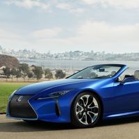 El Lexus LC 500 Convertible es la respuesta de Japón al Serie 8 con un V8 atmosférico